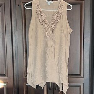 Chic Beige Lace Accent Women's Tunic